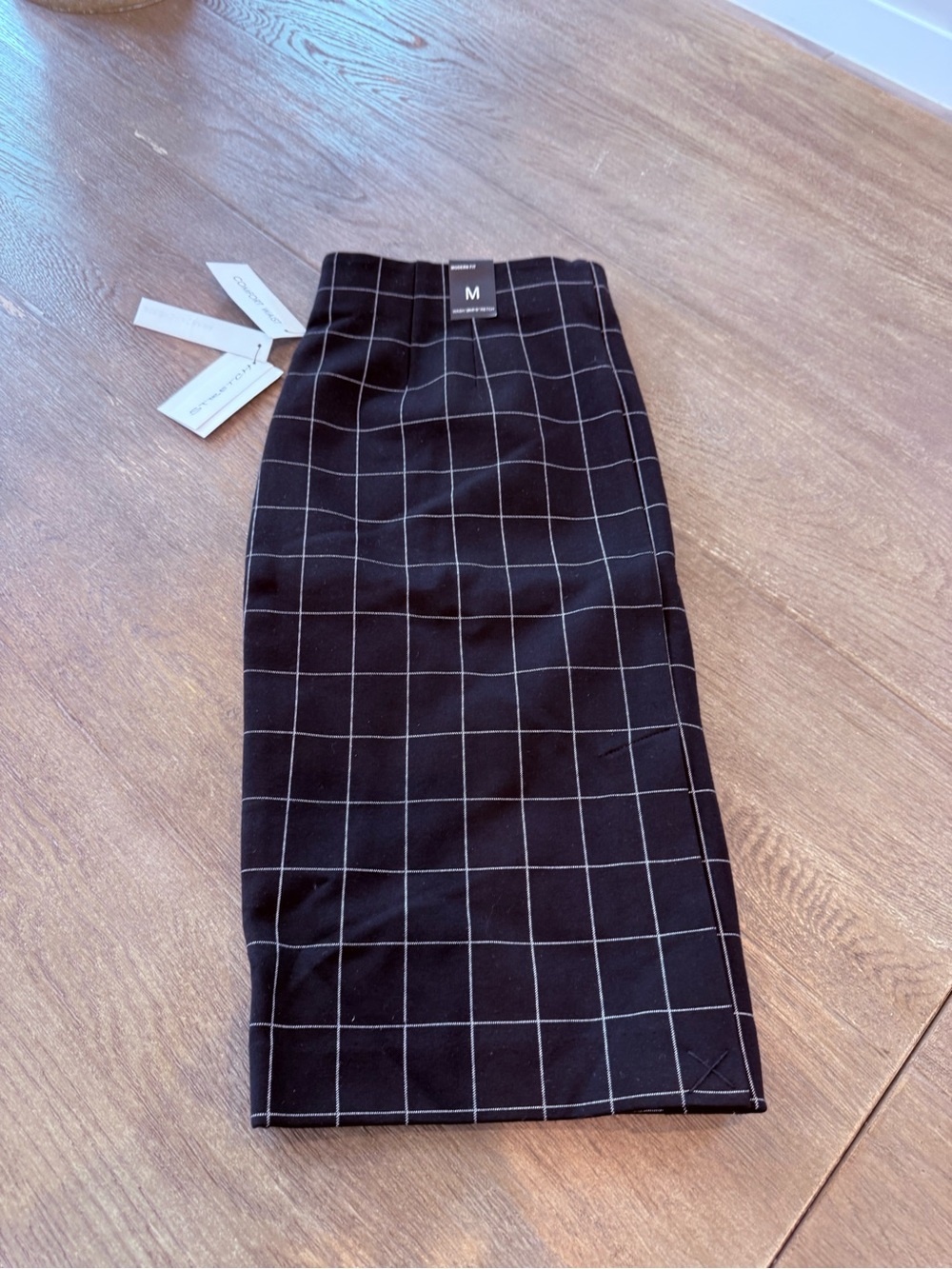 NWT! Amanda & Chelsea Black Windowpane Pencil Skirt (M)